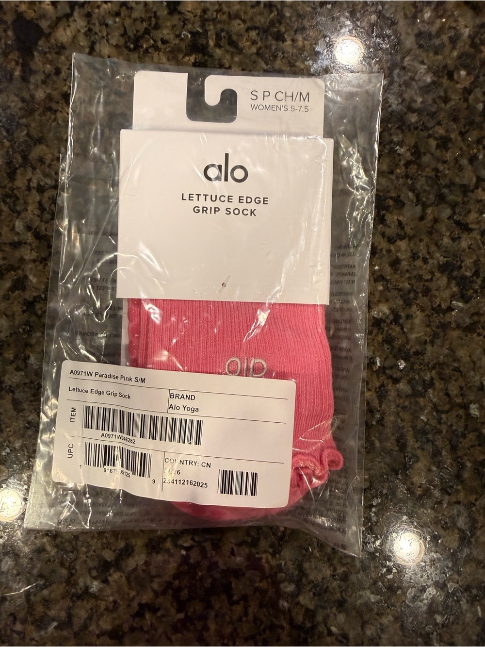 ALO Yoga lettuce edge grip sock, paradise pink - Picture 2 of 4